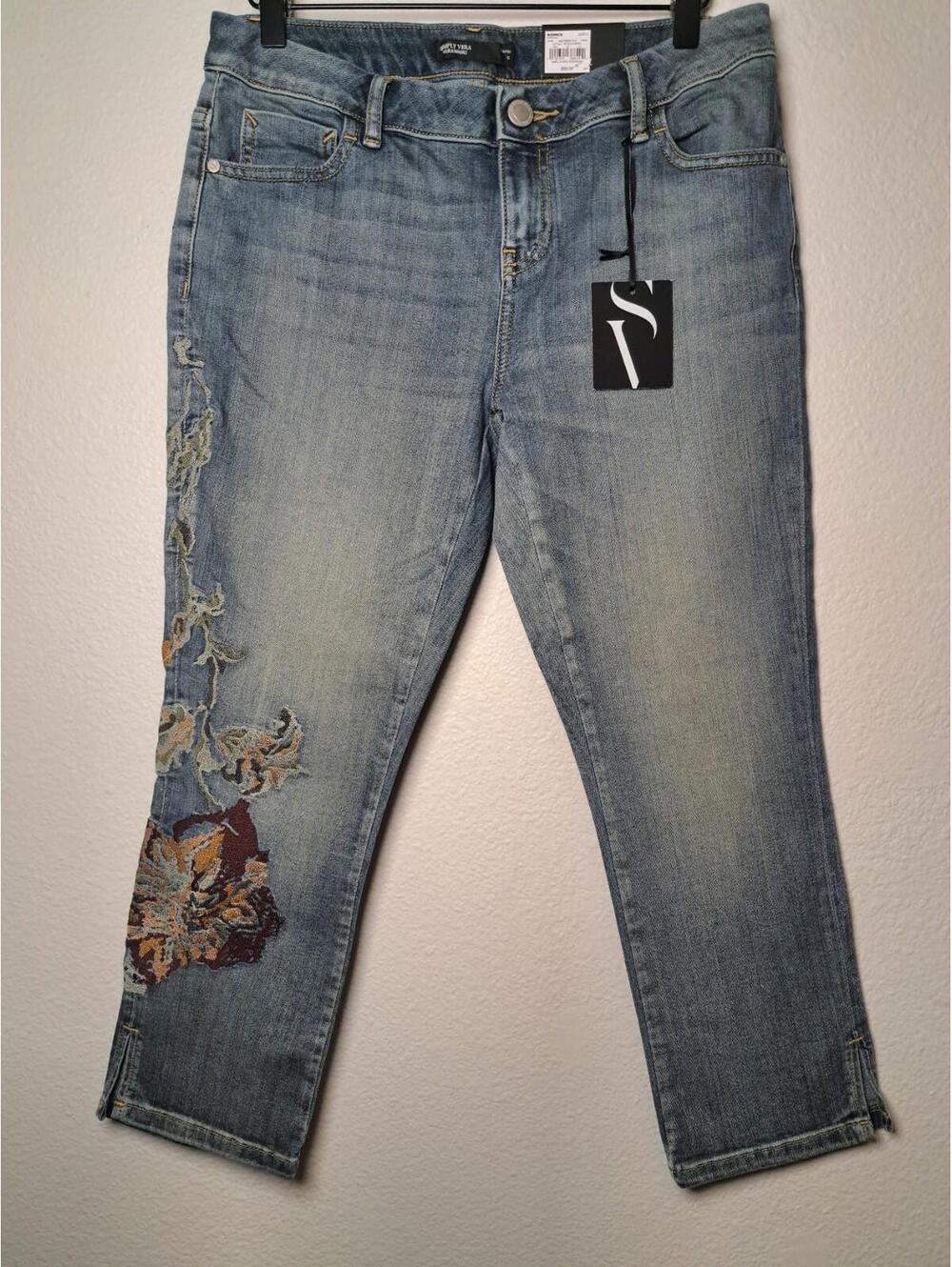 Vera Wang Capri Jeans Women's Size 6 Embroidered Frayed Hem Faded Stretch J75